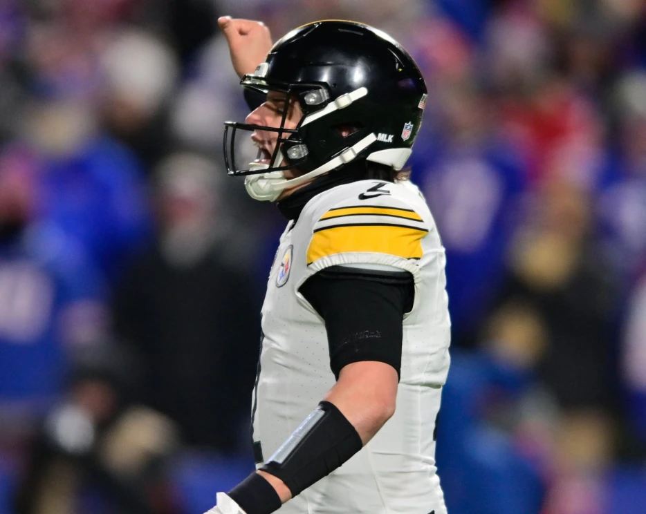 Former Steelers QB Thinks Mason Rudolph Could Beat Out Aaron Rodgers