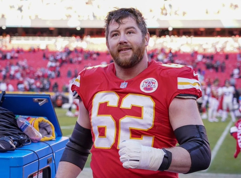Bears Sign G Joe Thuney To Two-Year Extension
