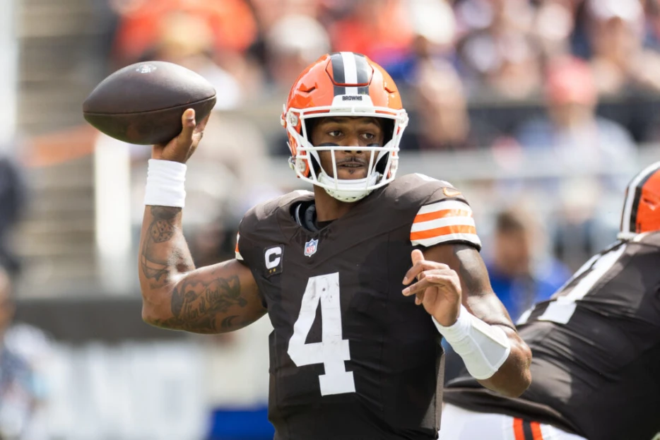 Browns’ Deshaun Watson Resumes Throwing