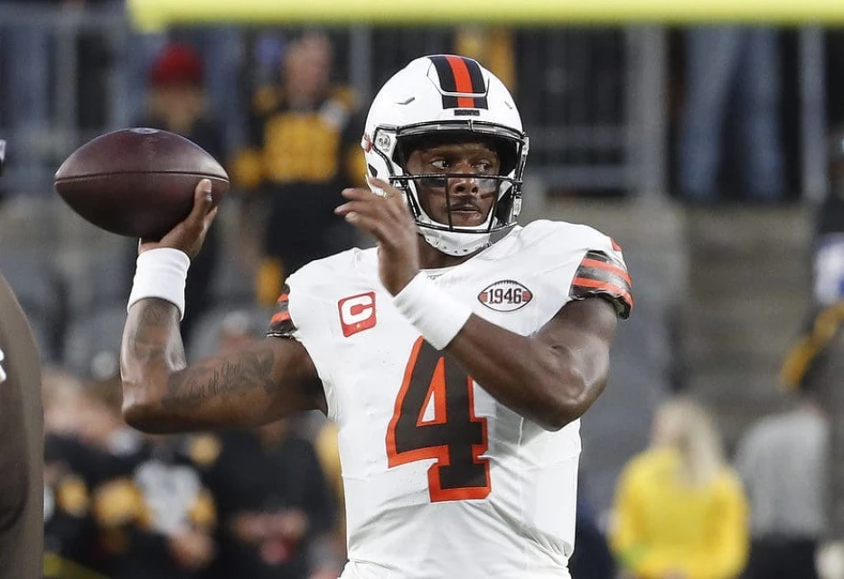 Deshaun Watson No Longer In Walking Boot, Throwing To WRs At Browns’ Facility