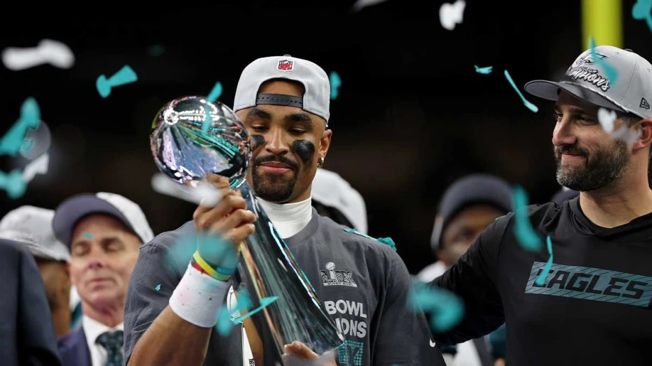 Jalen Hurts congratulates Nick Sirianni on Eagles contract extension