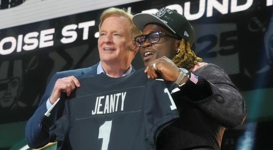 Ashton Jeanty Paid A Massive Ransom To Get His Jersey Number From Raiders Teammate