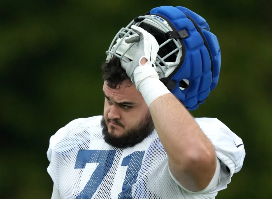 Colts Shifting Matt Goncalves To Guard