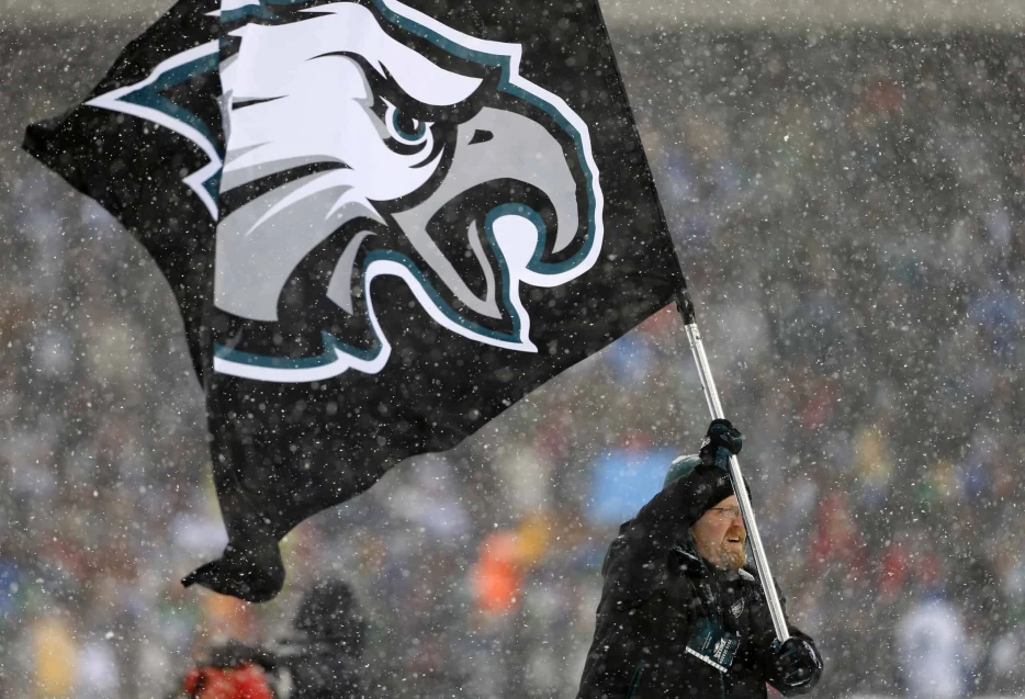 Photo Of Eagles On Social Media Is Drawing Buzz