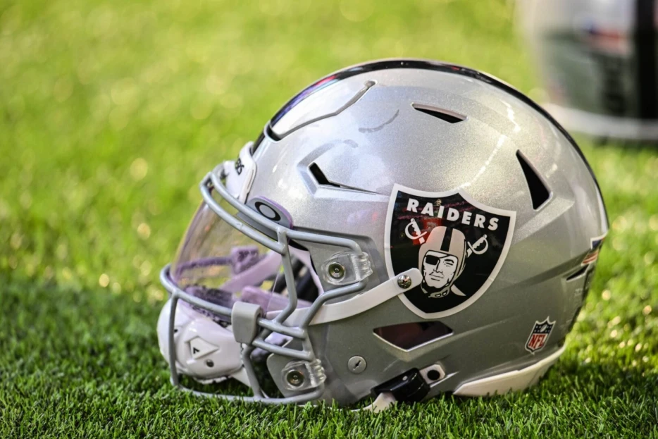 Raiders Sign LB Michael Barrett, Waive LB Wesley Steiner