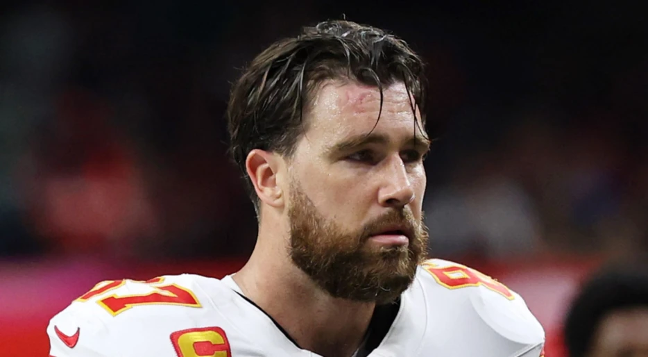Travis Kelce Is Getting Bombarded With Evil Messages From Taylor Swift Fans After New Photos Revealed A Side Of The Chiefs Superstar That They Had Never Seen