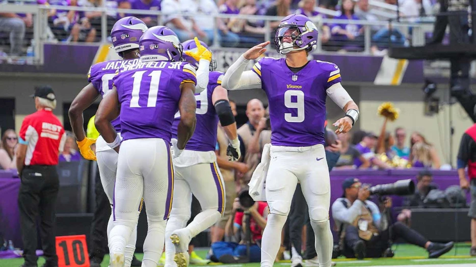 J.J. McCarthy shares baby announcement with fiancée ahead of 2025 season