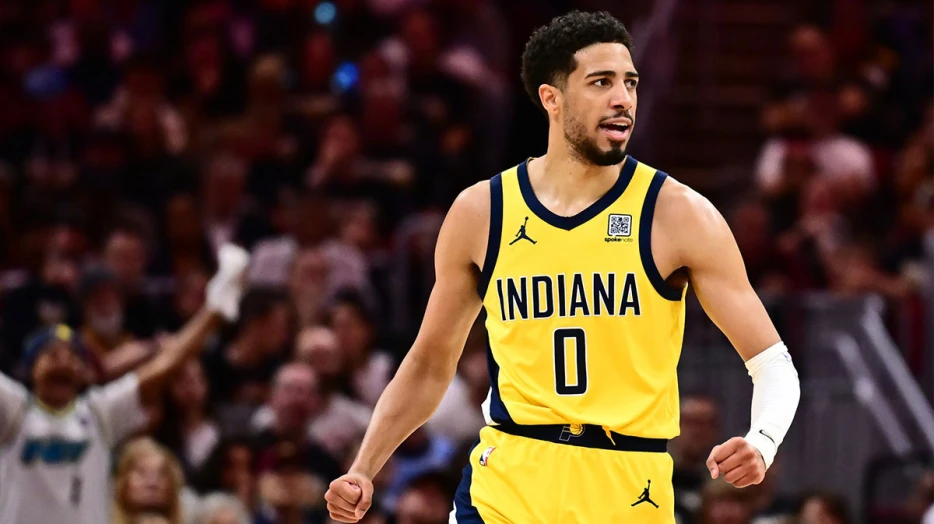Pacers fans honor Jim Irsay after emotional Game 1 road win vs. Knicks