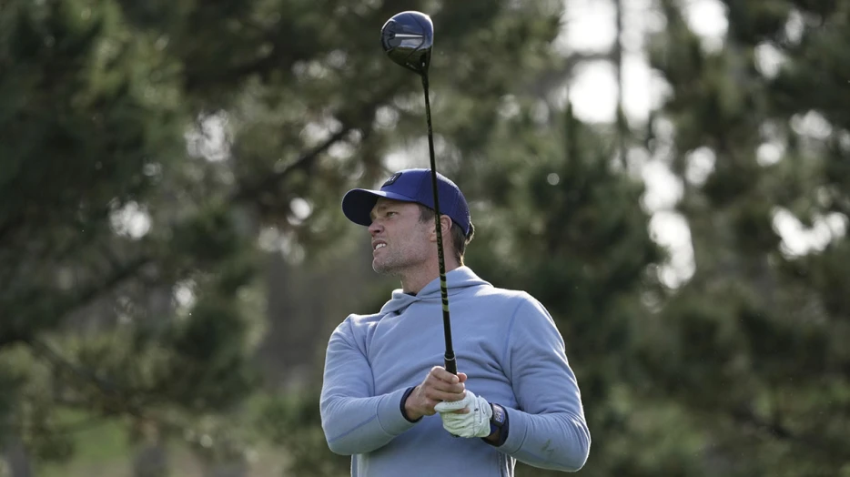 Tom Brady embarrassed on golf course by country music star