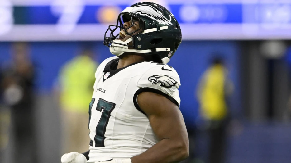 Eagles’ Nakobe Dean rehabbing knee injury in unexpected way
