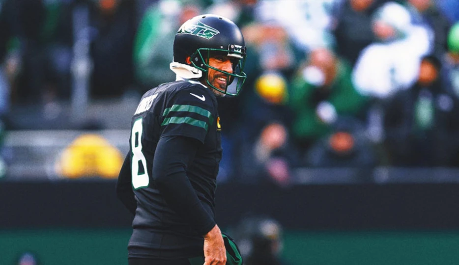 Aaron Rodgers teases Steelers signing after question about playing for Bears