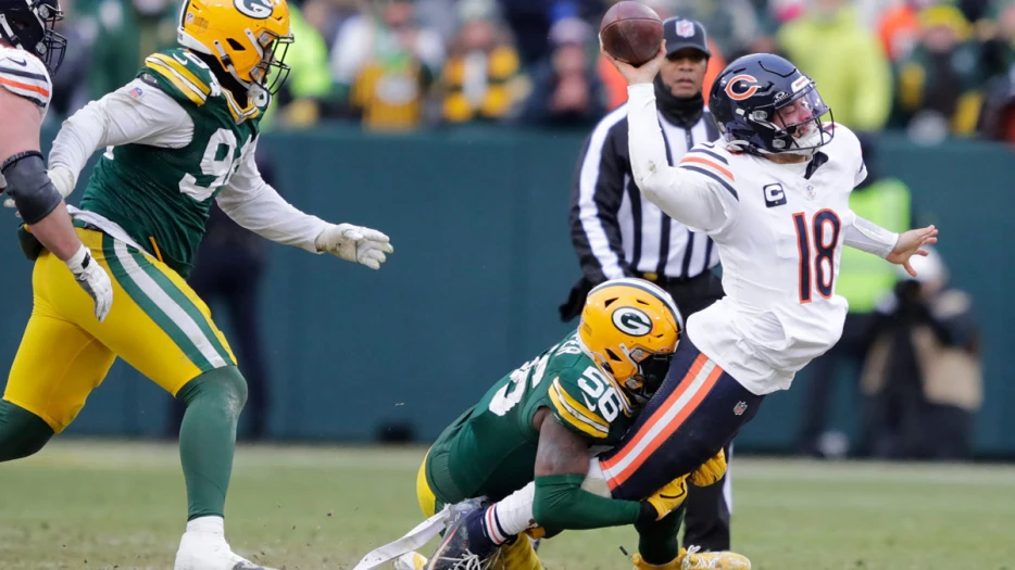 Bears’ Caleb Williams barely beats out rookie in PFF 2025 QB rankings