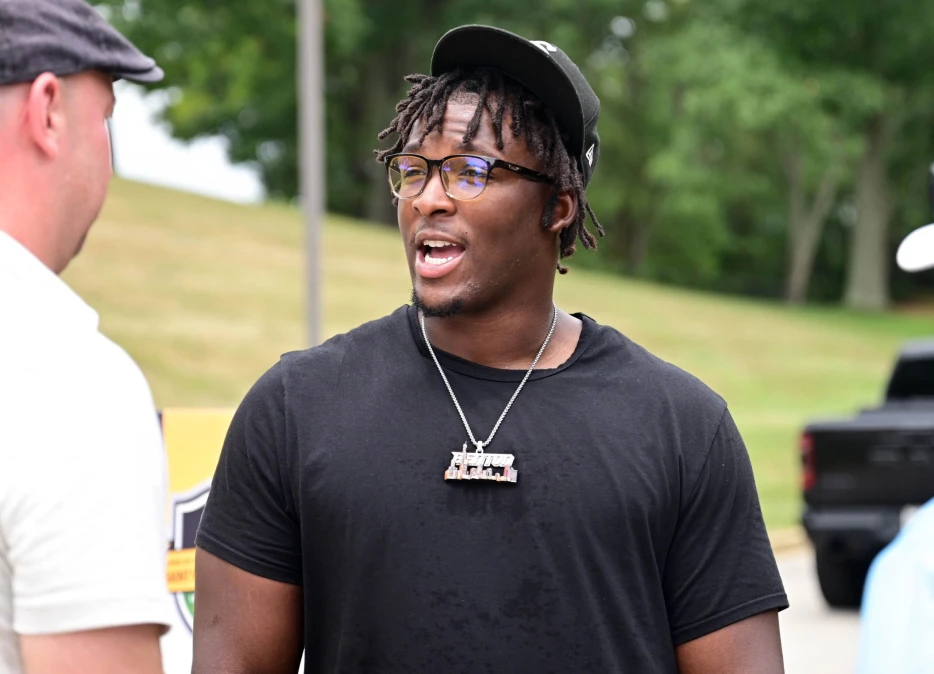 Steelers Daily News &amp; Links: Keeanu Benton’s Youth Camp; WWE Superstar Would Love to Troll Steelers at Draft