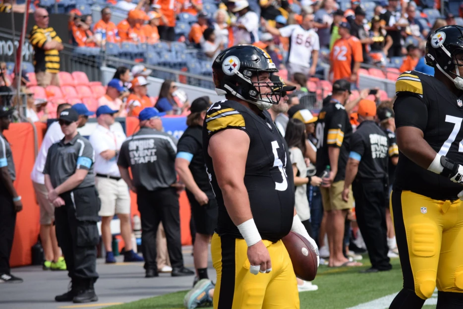 Young Steelers Star Snubbed on PFF’s Top 25 Players Under 25 List