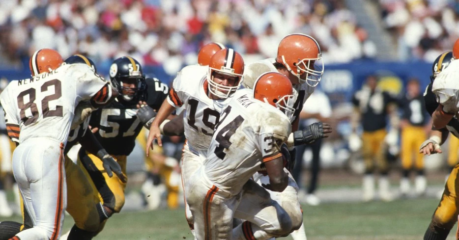 Should the Browns turn back the clock on offense?