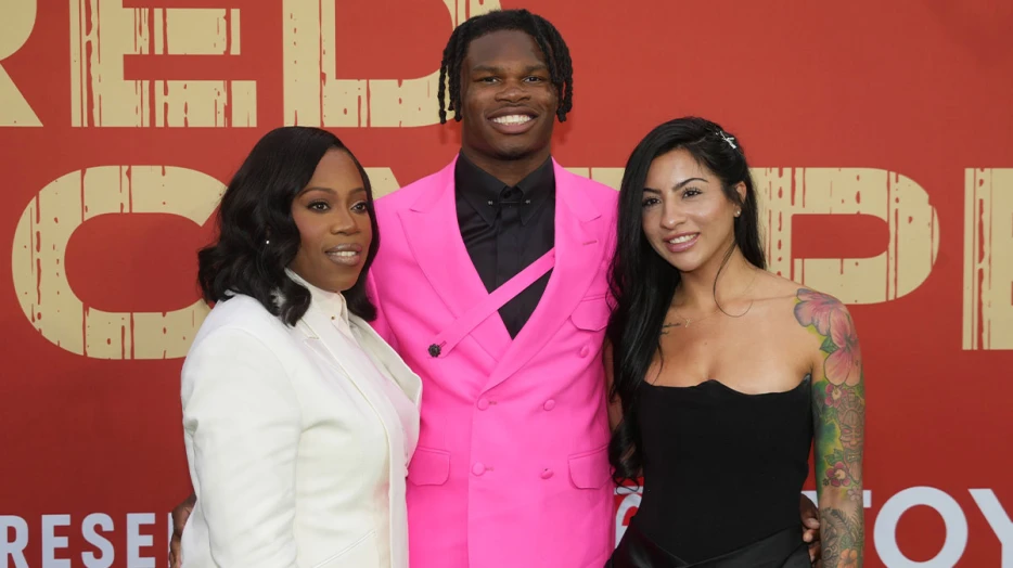 Travis Hunter officially marries fiancée Leanna Lenee