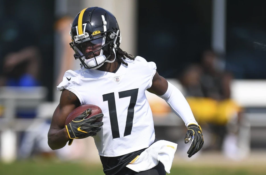 Former Steelers WR Continues to Turn Heads in UFL