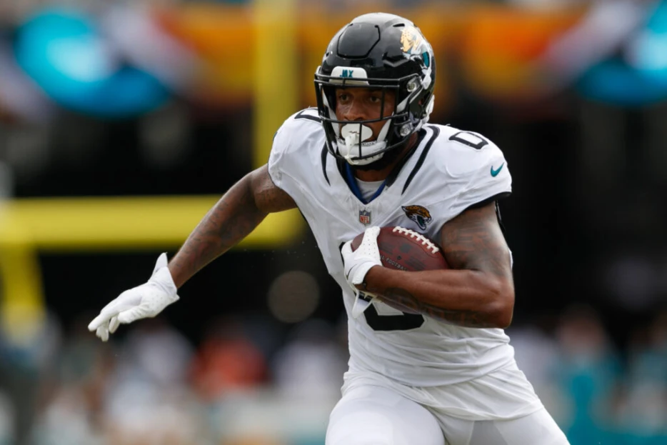 Giants, WR Gabe Davis Remain In Contact