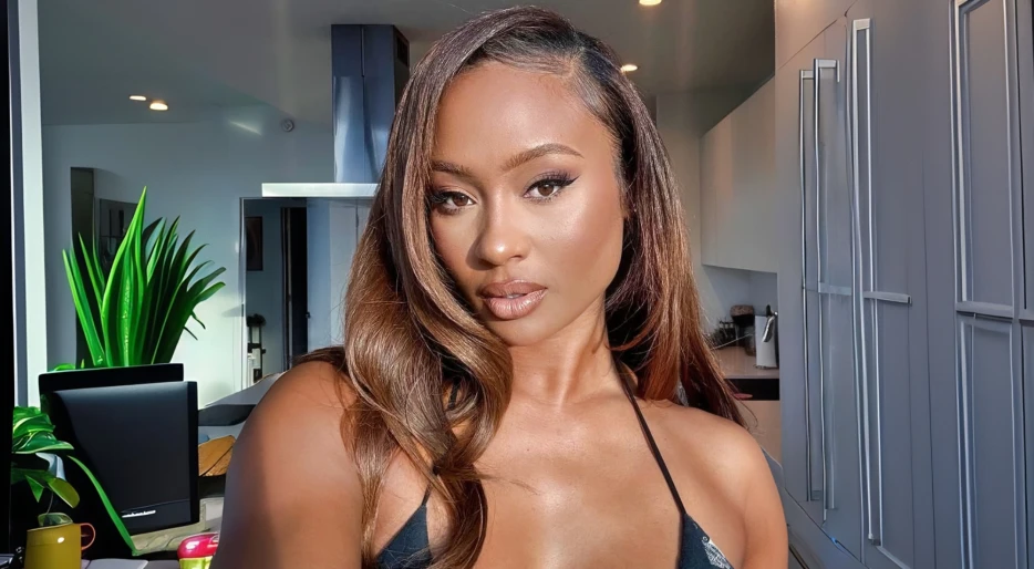PHOTO: Travis Kelce’s Ex-Girlfriend, Kayla Nicole, Is Fuming Over Fellow Gym Member’s Gross Behavior