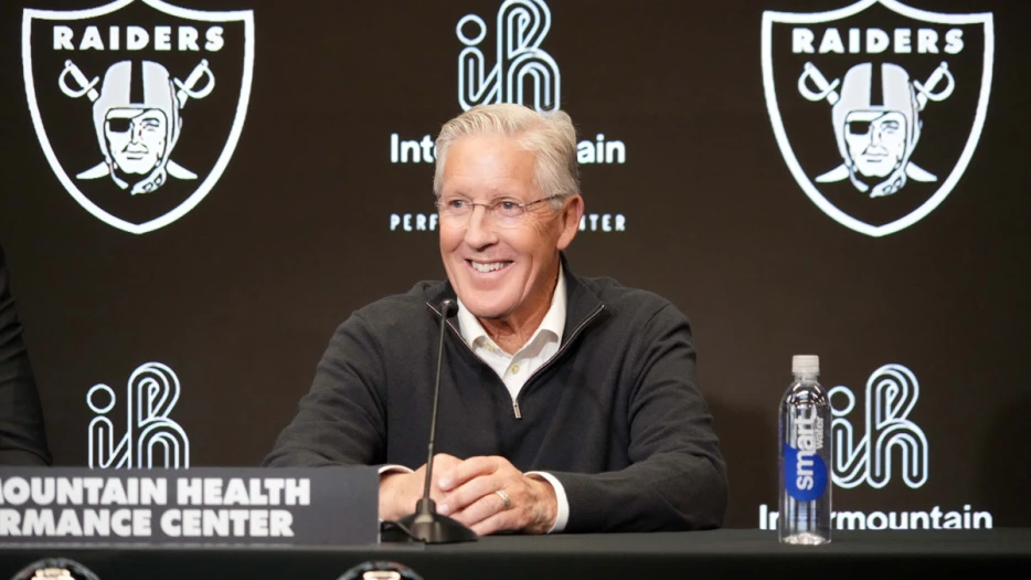 Raiders lock up 2-time All-Pro with 4-year contract extension