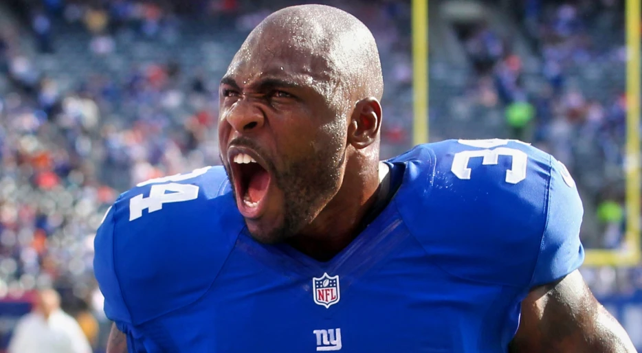 The Internet Is In Shock Over Viral Photo Of Former NY Giants 265-Pound RB Brandon Jacobs Looks Tiny Beside His 18-Year-Old Son Who Committed To The Clemson Tigers