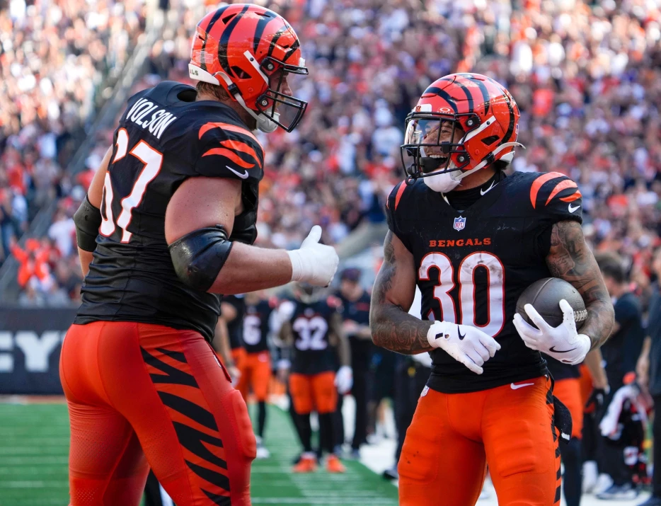 Bengals Restructuring G Cordell Volson’s Contract