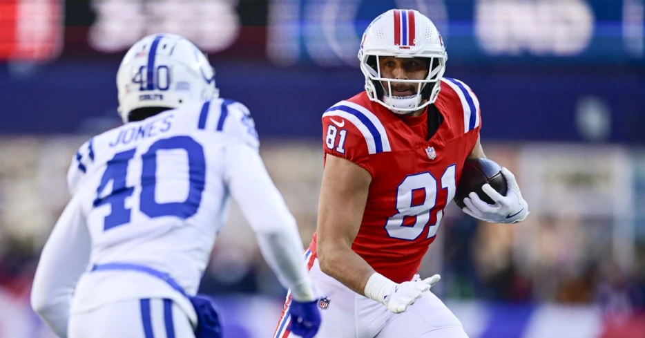Big season would bring big pay bump for Patriots’ Austin Hooper, contract incentives show