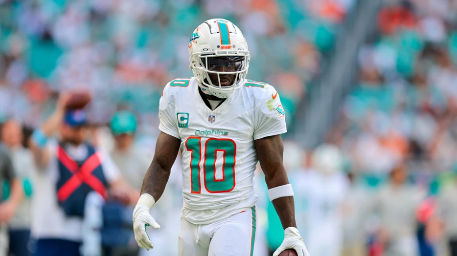 Dolphins’ Tyreek Hill clarifies joking ‘a**’ comment about Travis Hunter