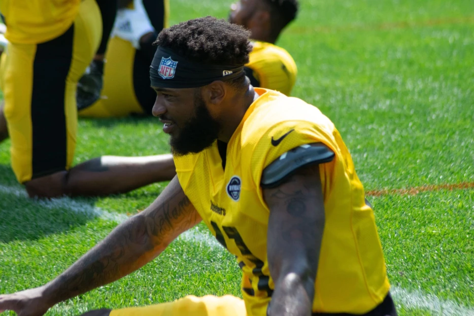 Former Steelers DB Announces Retirement from Football