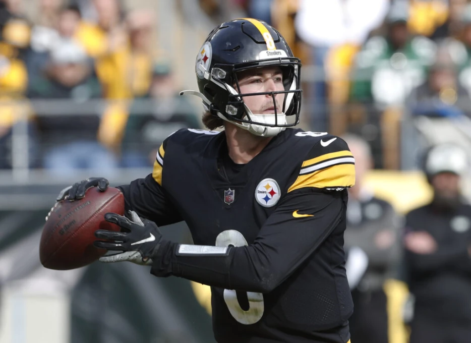 Kenny Pickett Holds Early Lead In Browns’ QB Competition; Dillon Gabriel Next In Line?