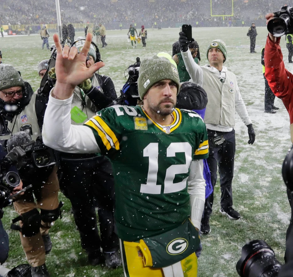 Will Aaron Rodgers mend fences and retire as a Green Bay Packer?