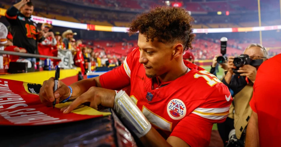 Arrowheadlines: Patrick Mahomes’ contract is ‘historically discounted’