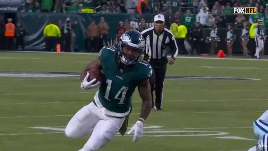 Kenneth Gainwell Switches Jersey Number To 14