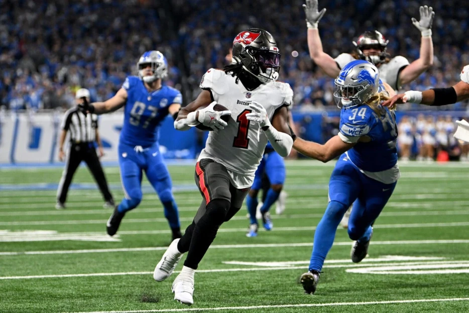 NFC Notes: Tetairoa McMillan, Rachaad White, Buccaneers, Falcons, Panthers