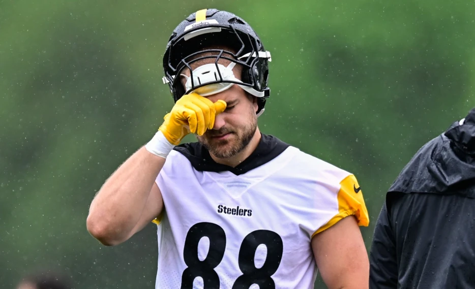 Offense Battles Rain, D Switches Sides | Steelers Sights &amp; Sounds