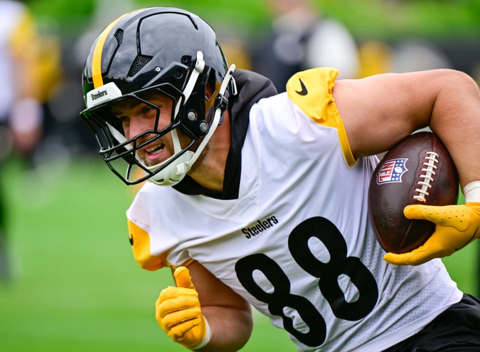 Pat Freiermuth Not Worried About State of Steelers WR Room: ‘Excited About the Guys We Have’
