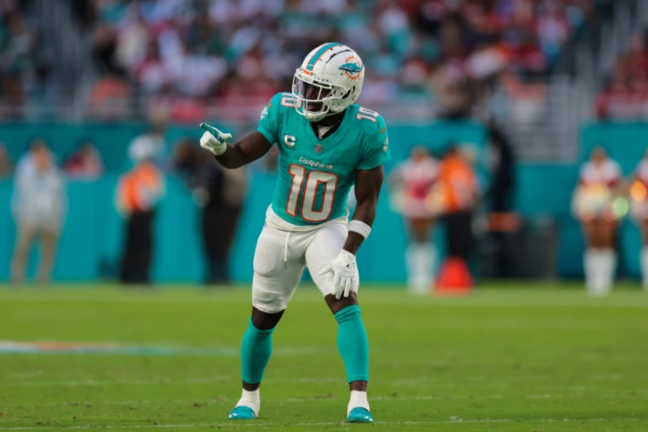 Pranked: Tyreek Hill celebrates fake trade from Miami Dolphins