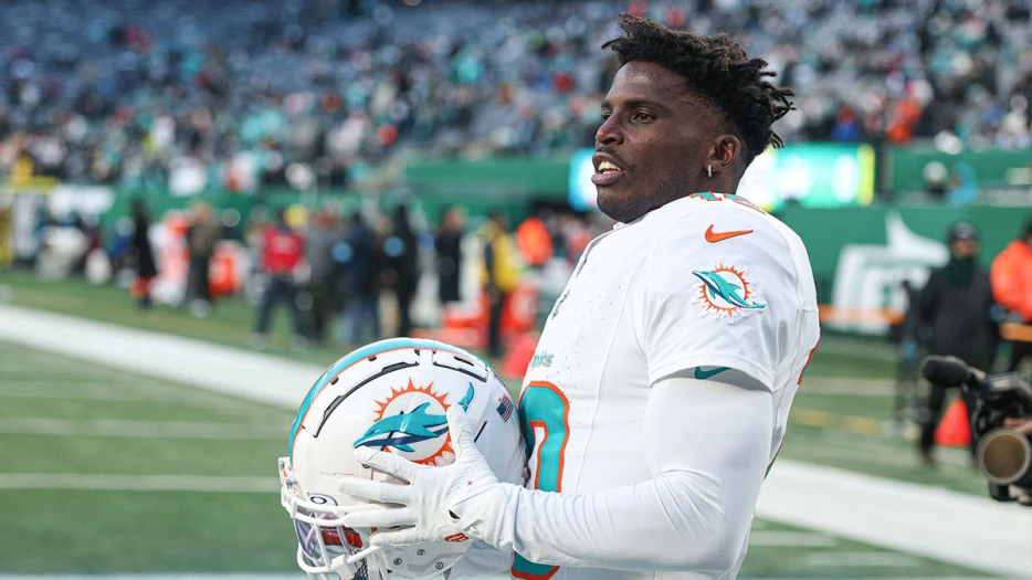 Dolphins star Tyreek Hill’s ‘above and beyond’ OTA work shows buy-in