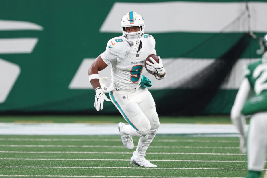 Dolphins, Steelers Exploring Jonnu Smith Trade; TE Seeking New Contract
