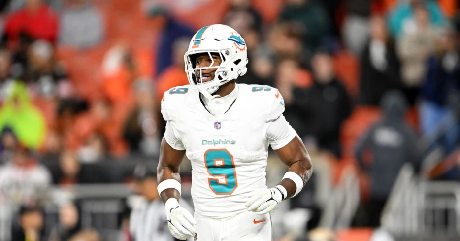 Schefter: Steelers In Trade Talks With Dolphins For TE Jonnu Smith
