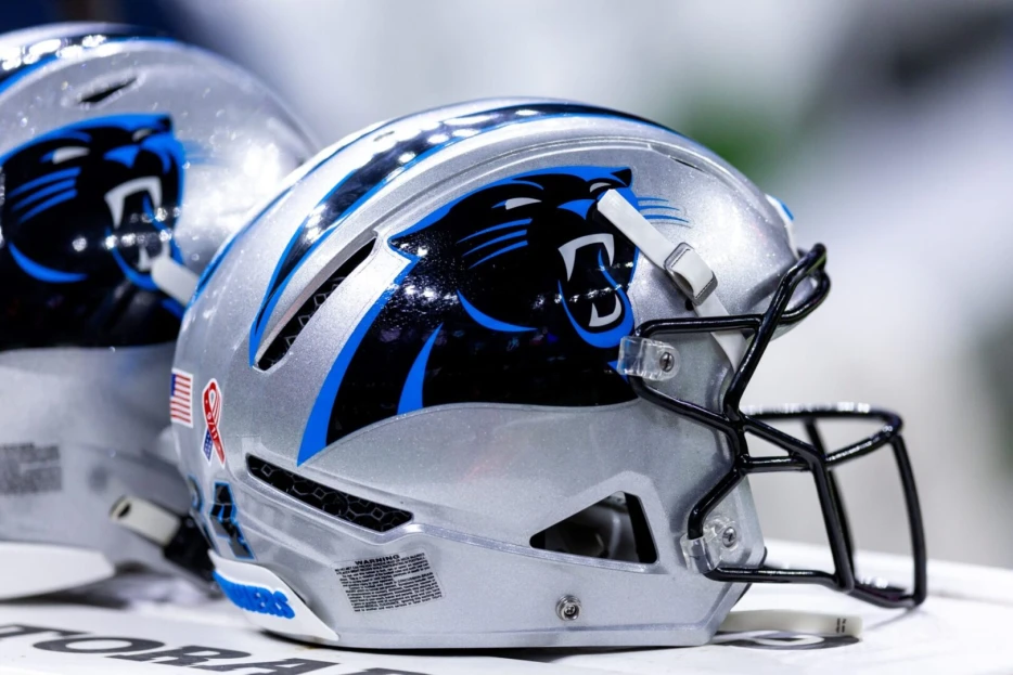 NFC Notes: Bralen Trice, Hunter Renfrow, Buccaneers, Falcons, Panthers