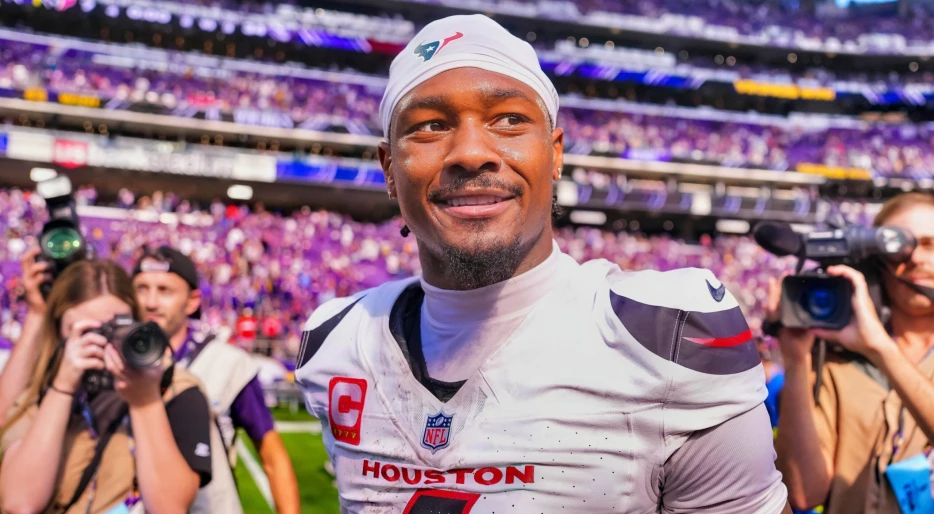 NFL Insider Reveals Concerning Reason Why Stefon Diggs Was Practicing On His Own Instead Of Joining Patriots Teammates At OTAs On Thursday