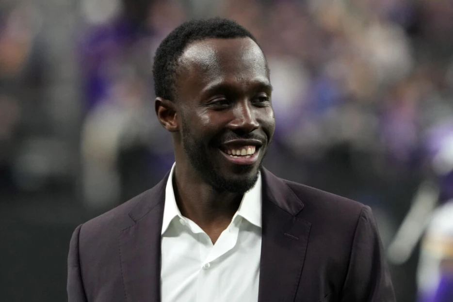 Vikings Extend GM Kwesi Adofo-Mensah
