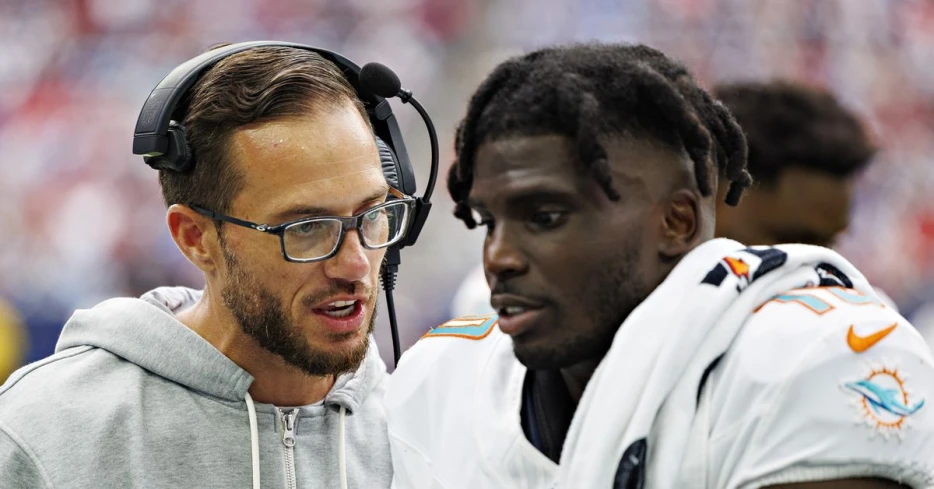Dolphins WR Tyreek Hill says he wanted to “knock out” Mike McDaniel for not getting enough targets in a game