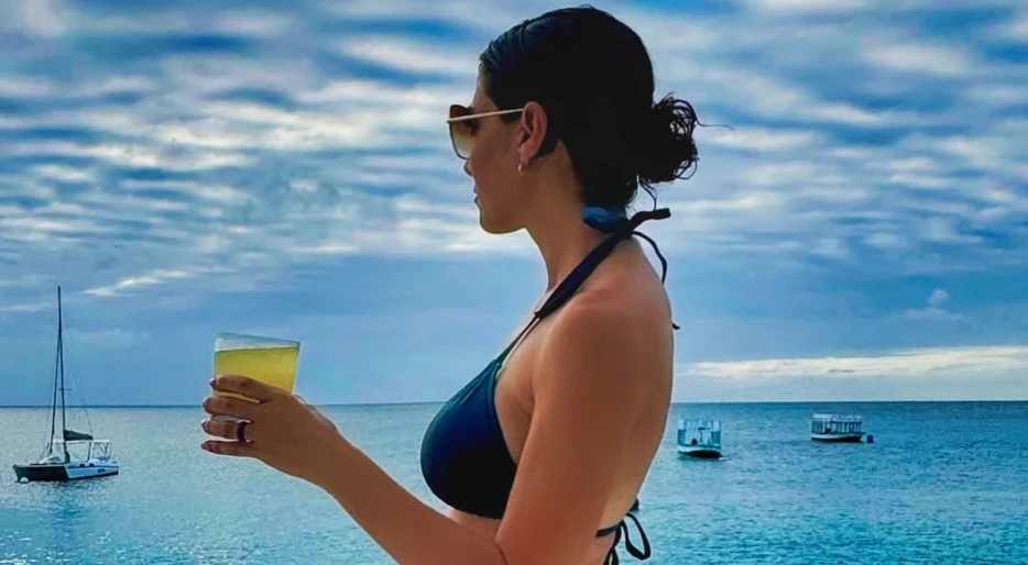 CBS Sideline Reporter Is Going Viral In Workout Photo With Engaged NFL Superstar