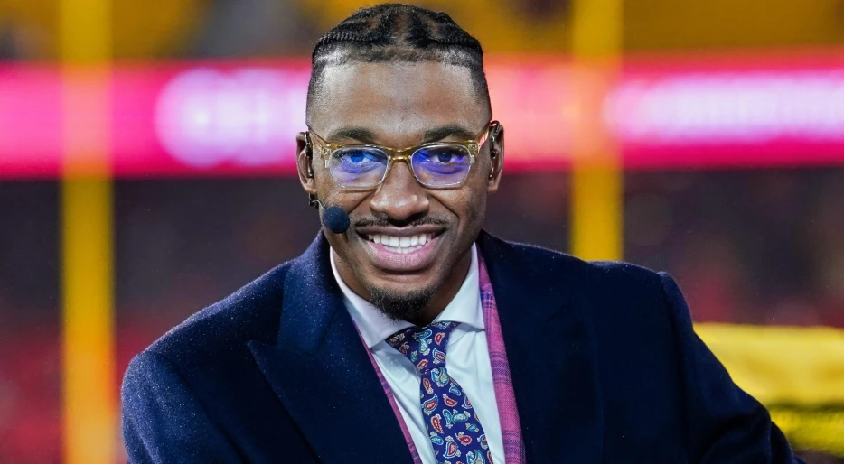 “No Wonder You Got Canned”: NFL Fans Bury Robert Griffin III After Posting Disgusting Terrorism Related Comment