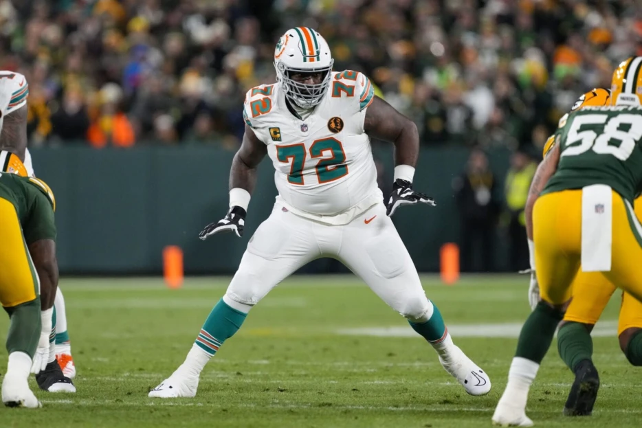 Dolphins Officially Place LT Terron Armstead On Reserve/Retired List