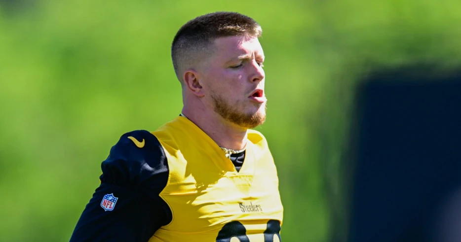 History at QB a Pass-Rush Superpower for Steelers Rookie Jack Sawyer