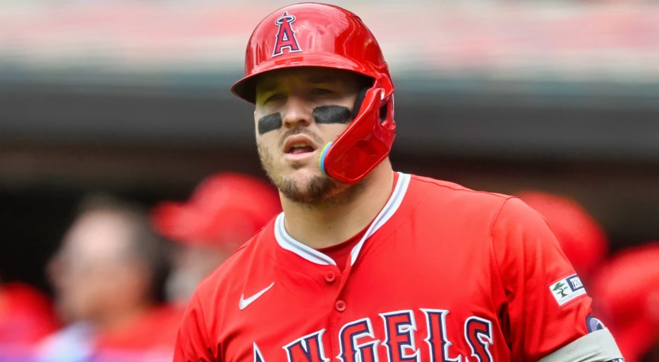 Mike Trout Brutally Trolled The Kansas City Chiefs With His Eagles-Related Autograph Inscription On Rare 1-Of-1 Baseball Card