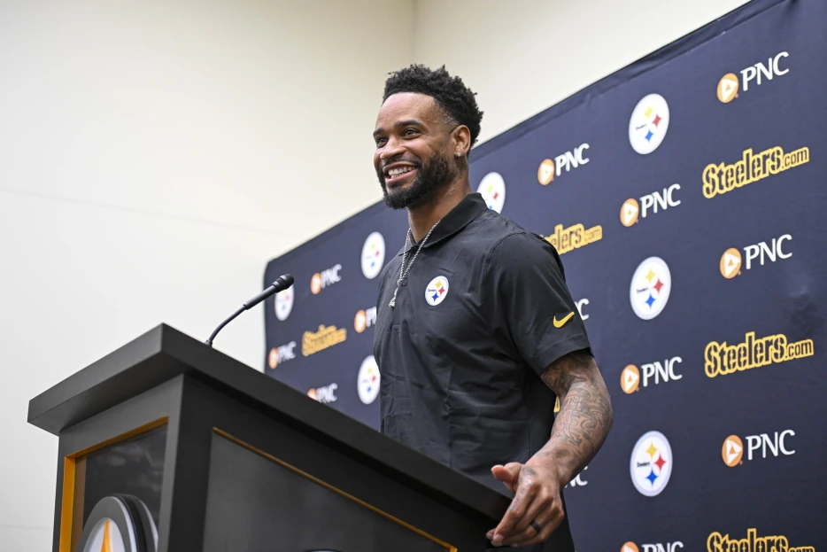 Steelers Daily News &amp; Links: James Harrison with Bernie Kosar; Impressive Darius Slay Stat